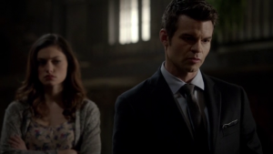 Résumé de l’épisode 12 saison 1  Dance Back From the Grave Hayley Elijah