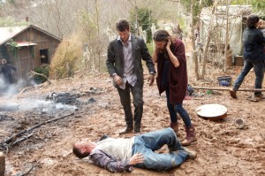 1x19 An Unblinking Death - Elijah et Hayley