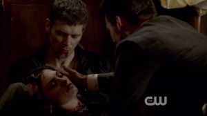 Résumé de l’épisode 22 saison 1  From a Cradle to a Grave Klaus Elijah Hayley