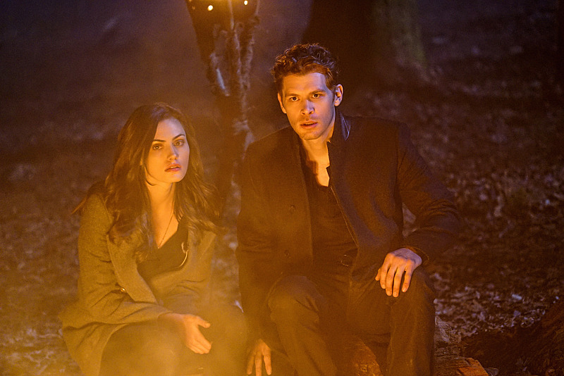 3x16 Alone With Everybody - Klaus et Hayley